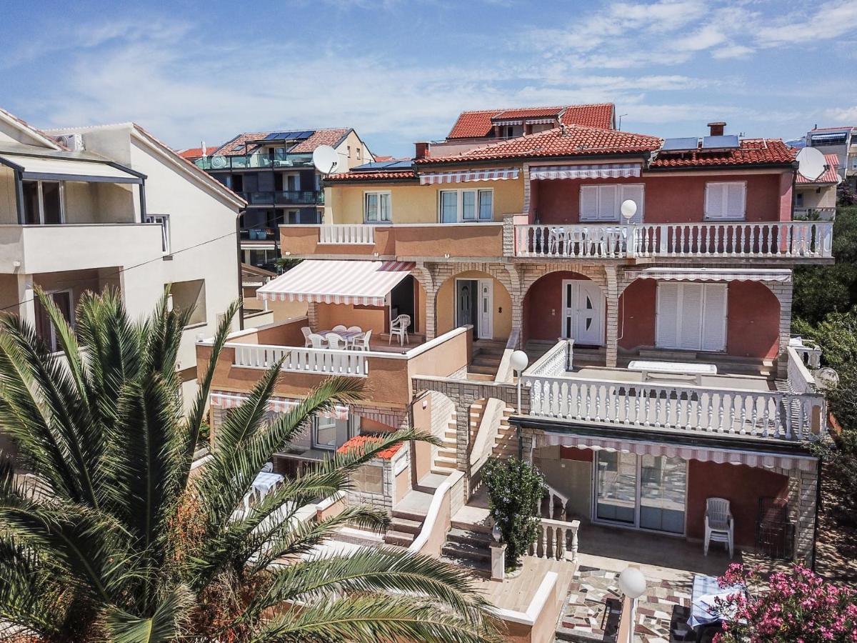 Apartments Bella Sky II Новаля Екстериор снимка