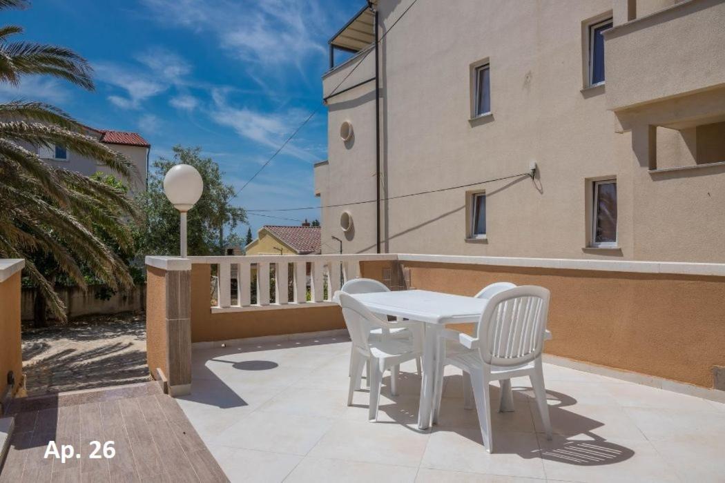 Apartments Bella Sky II Новаля Екстериор снимка