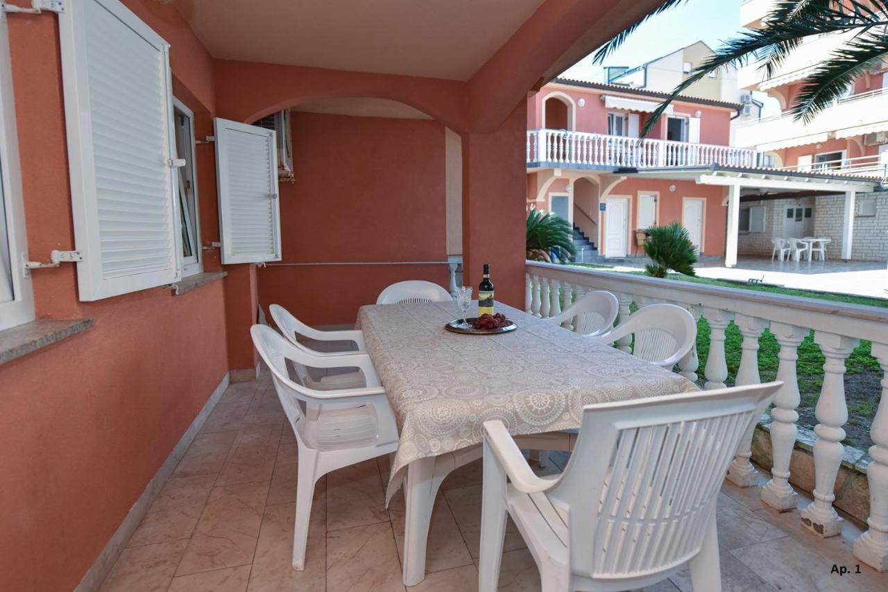 Apartments Bella Sky II Новаля Екстериор снимка