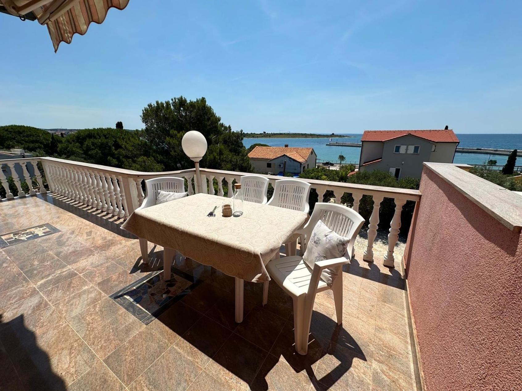 Apartments Bella Sky II Новаля Екстериор снимка