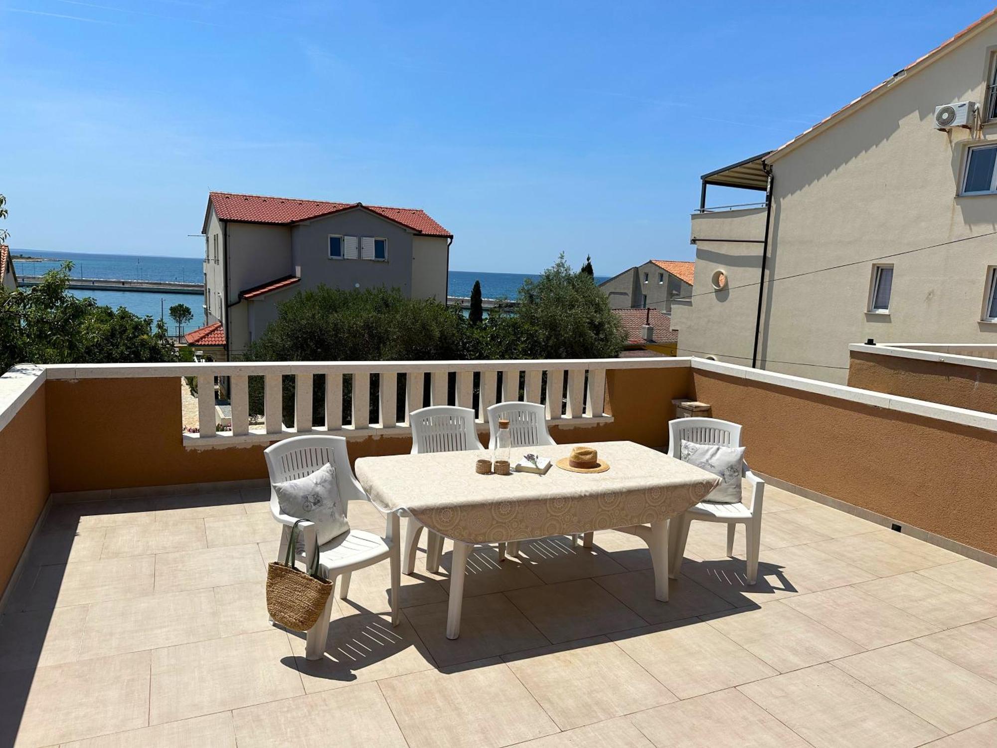 Apartments Bella Sky II Новаля Екстериор снимка