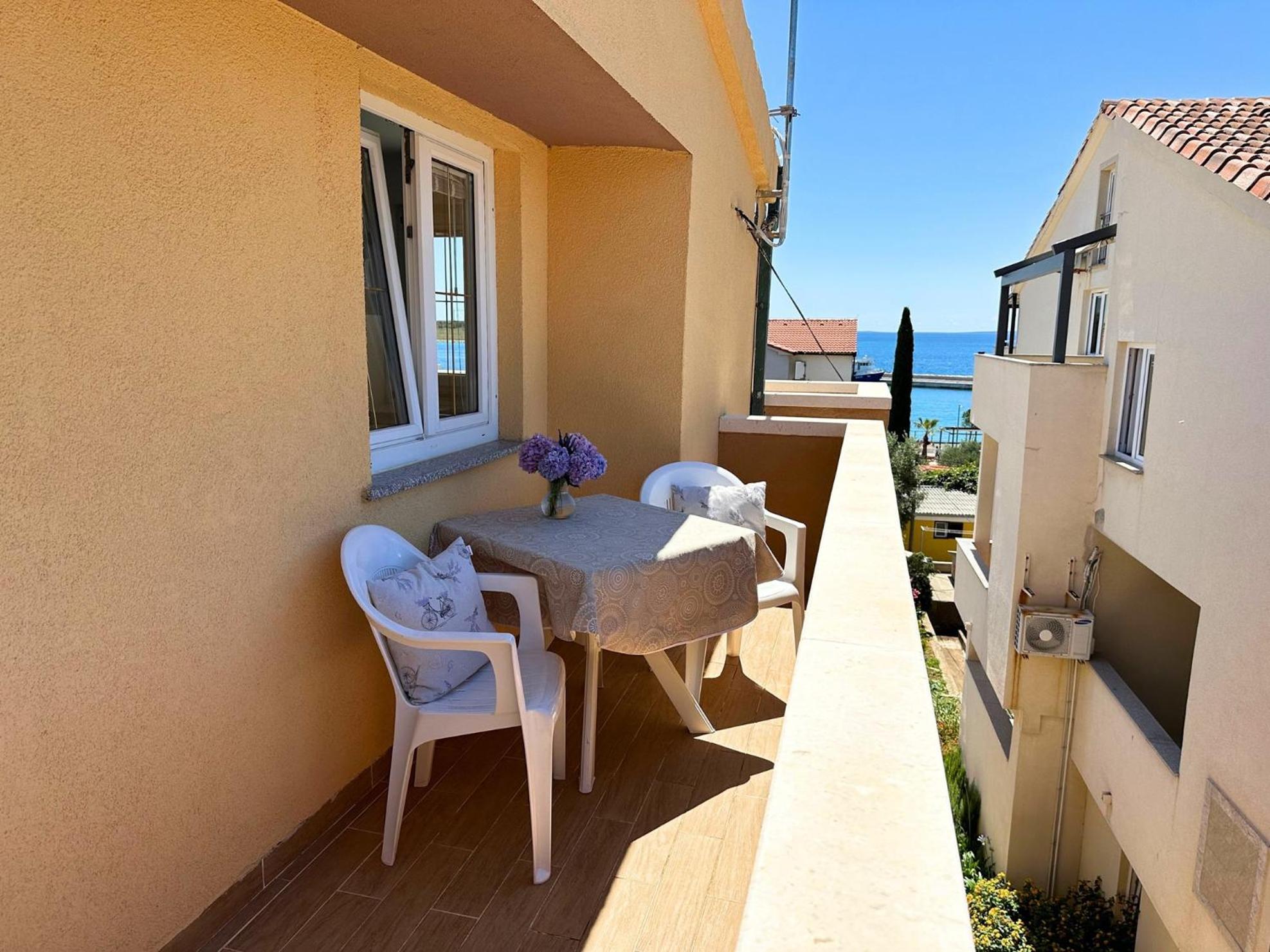 Apartments Bella Sky II Новаля Екстериор снимка
