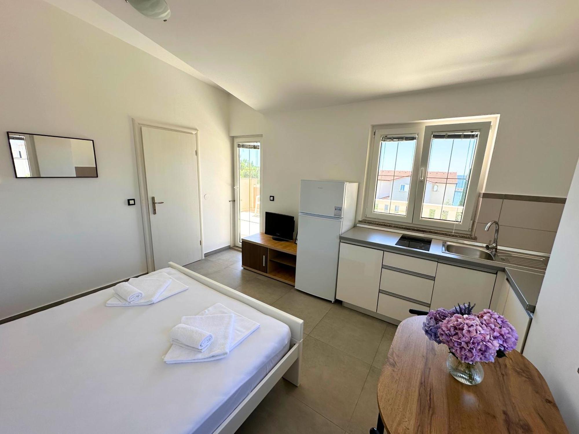 Apartments Bella Sky II Новаля Екстериор снимка