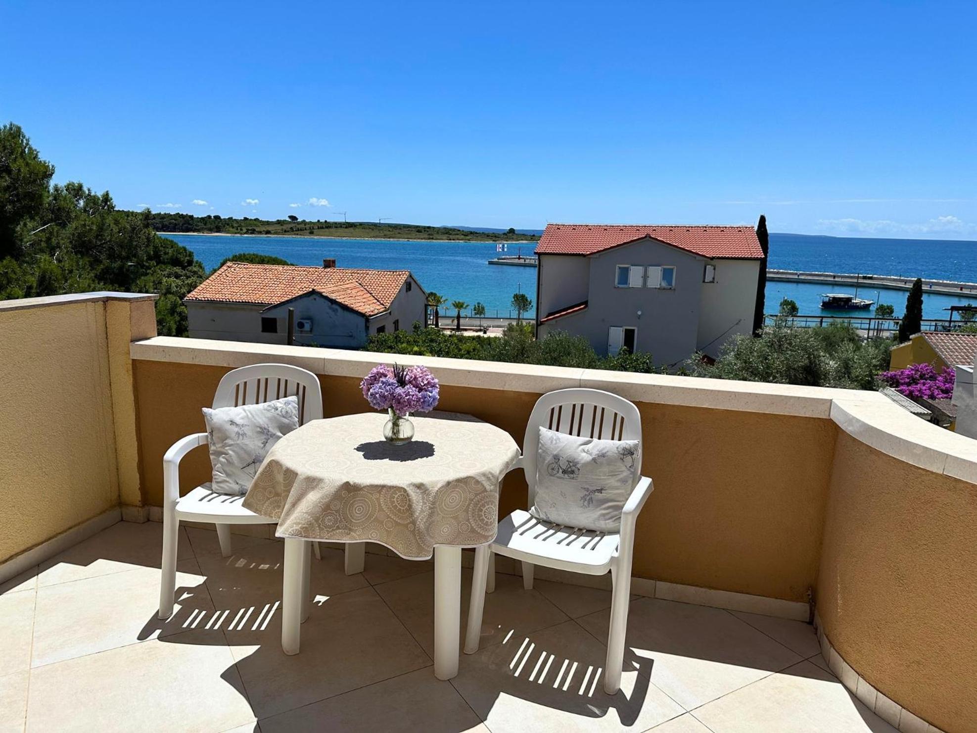 Apartments Bella Sky II Новаля Екстериор снимка