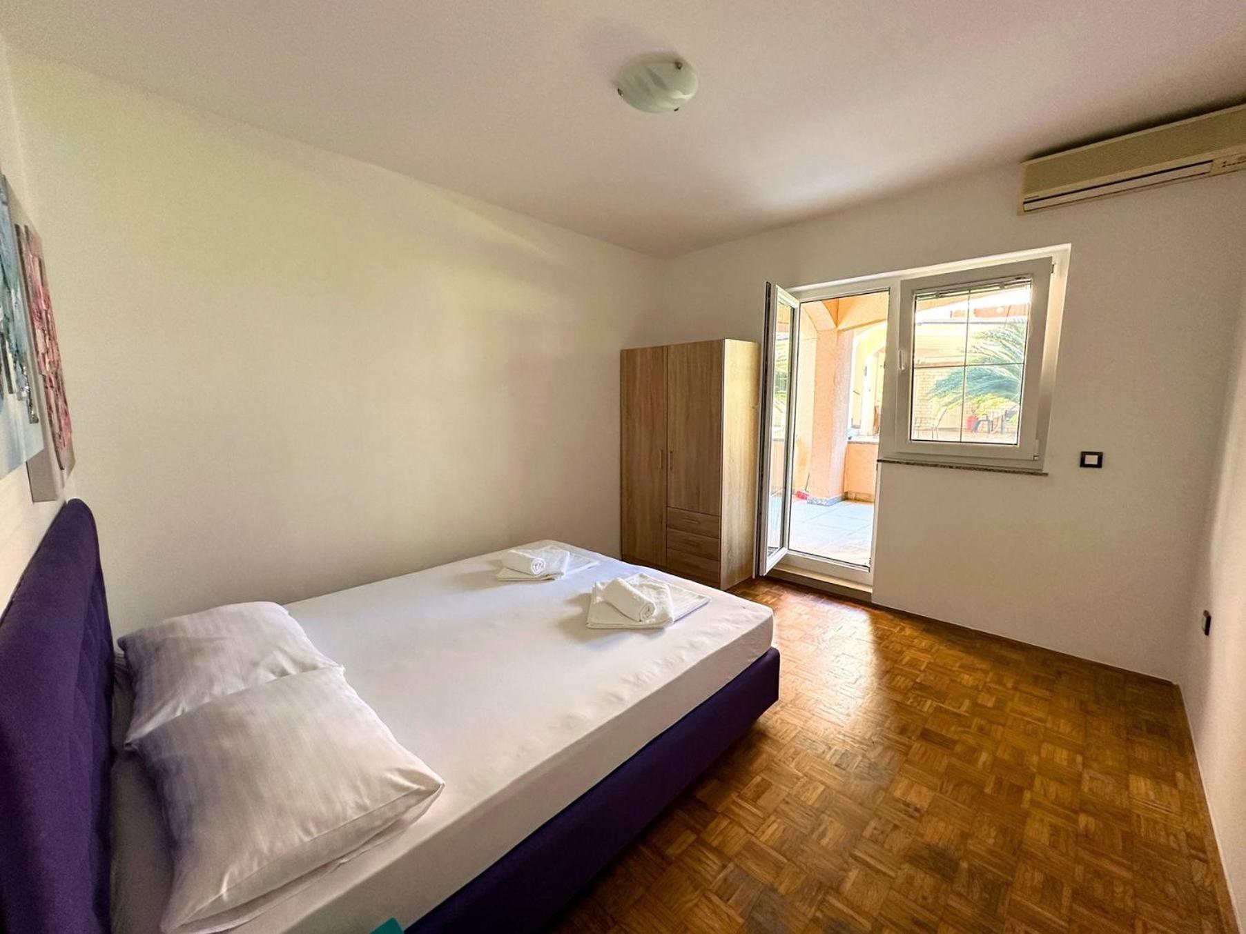Apartments Bella Sky II Новаля Екстериор снимка