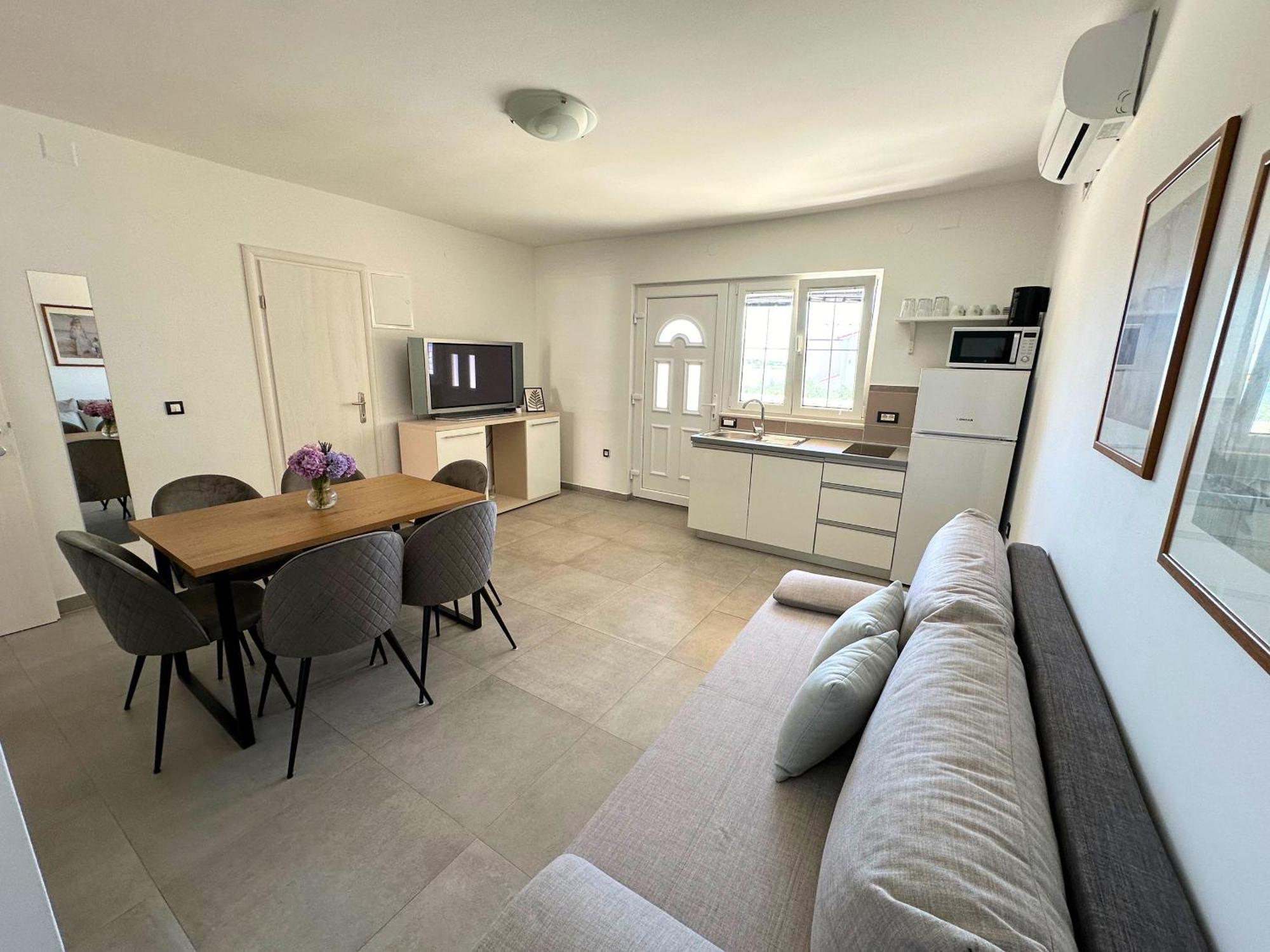 Apartments Bella Sky II Новаля Екстериор снимка