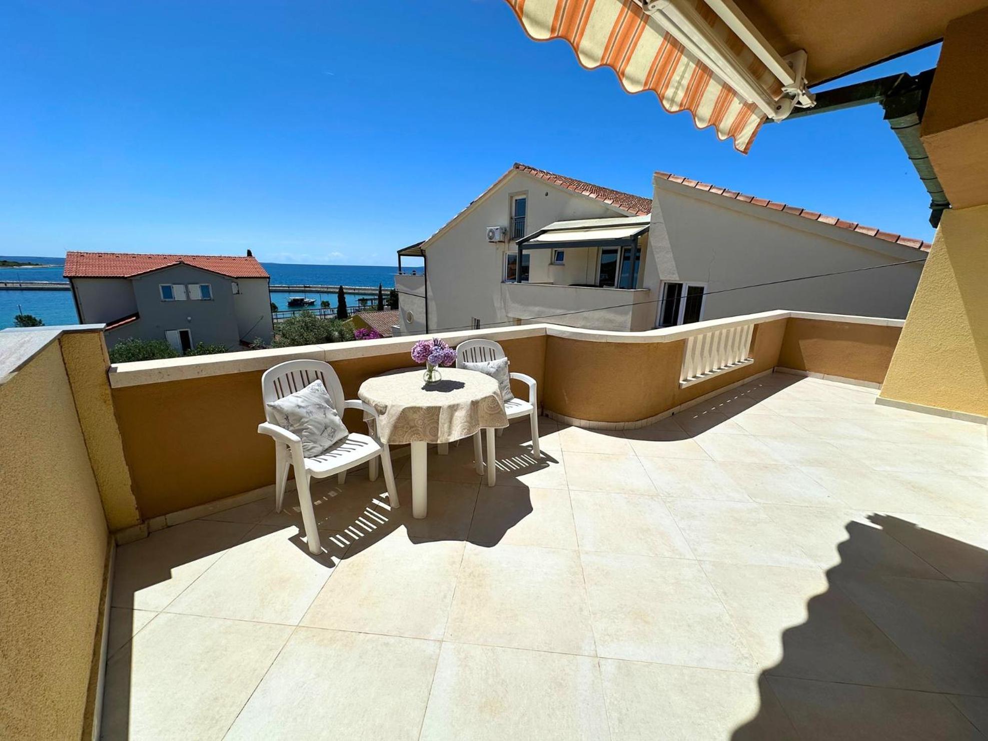 Apartments Bella Sky II Новаля Екстериор снимка
