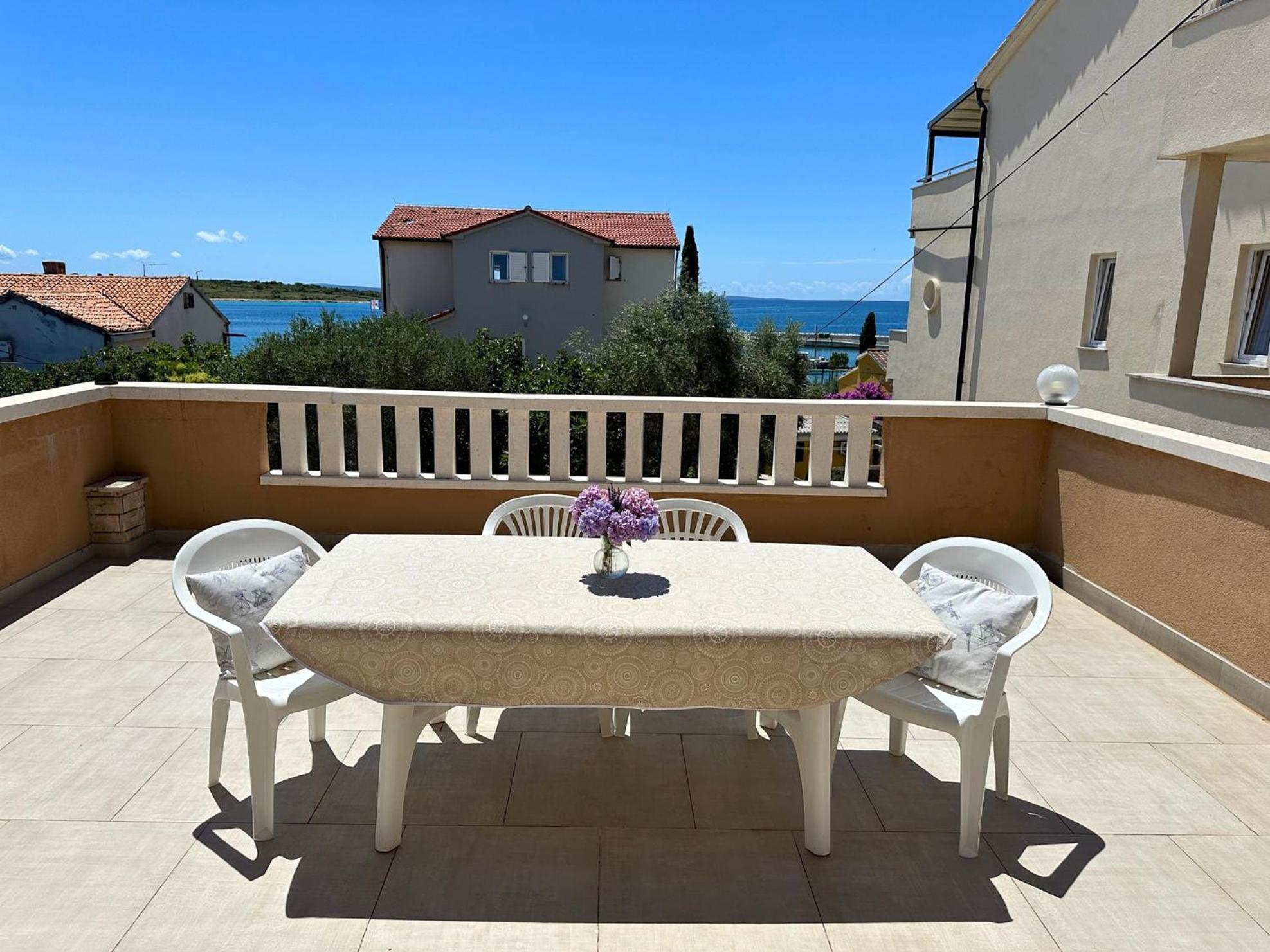 Apartments Bella Sky II Новаля Екстериор снимка